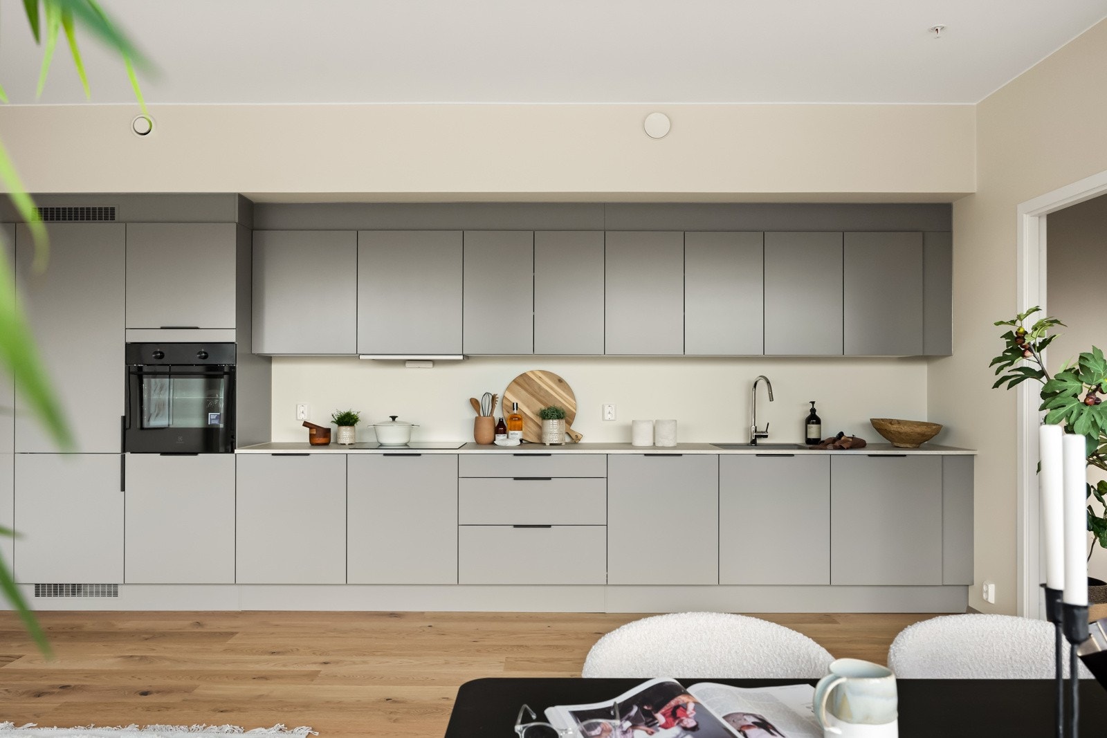 Meget romslig og innholdsrikt kjøkken Galleribilde