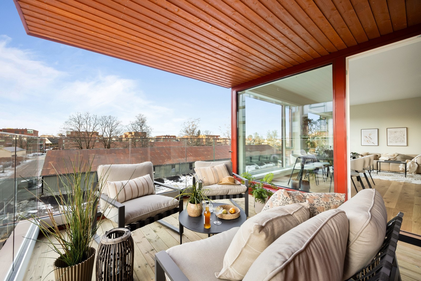 Balkongen har bebodd areal både over og under som gir en lun atmosfære Galleribilde