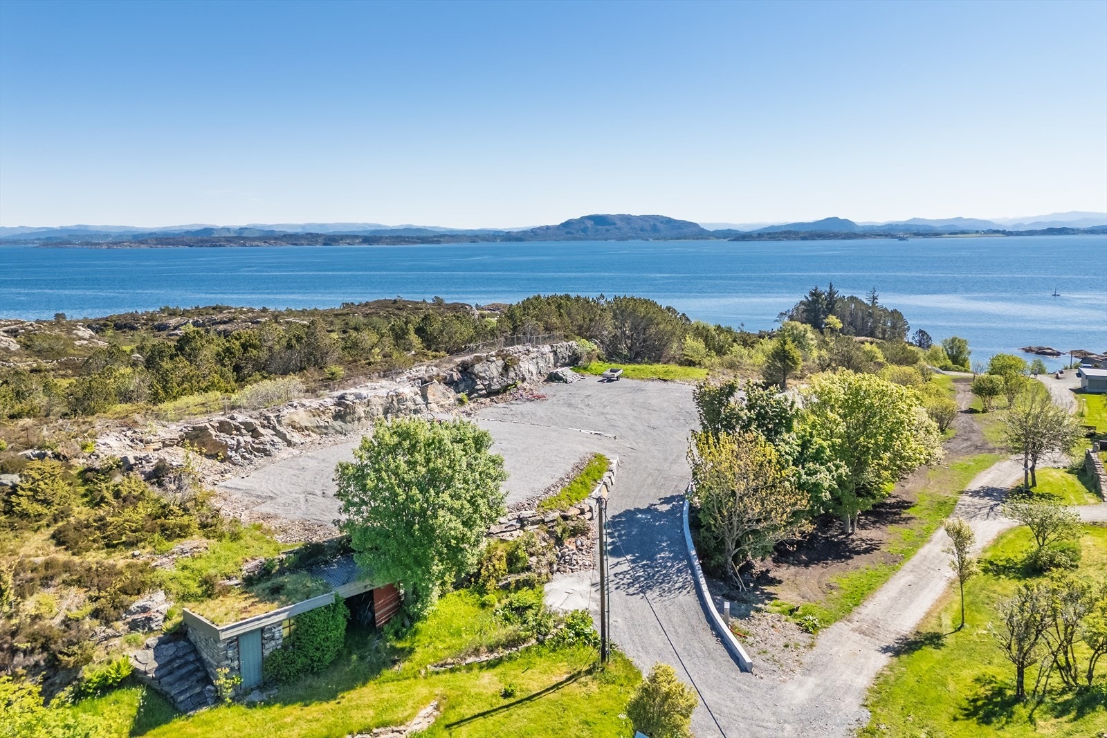 Boligtomt med landlig og flott beliggenhet. Galleribilde