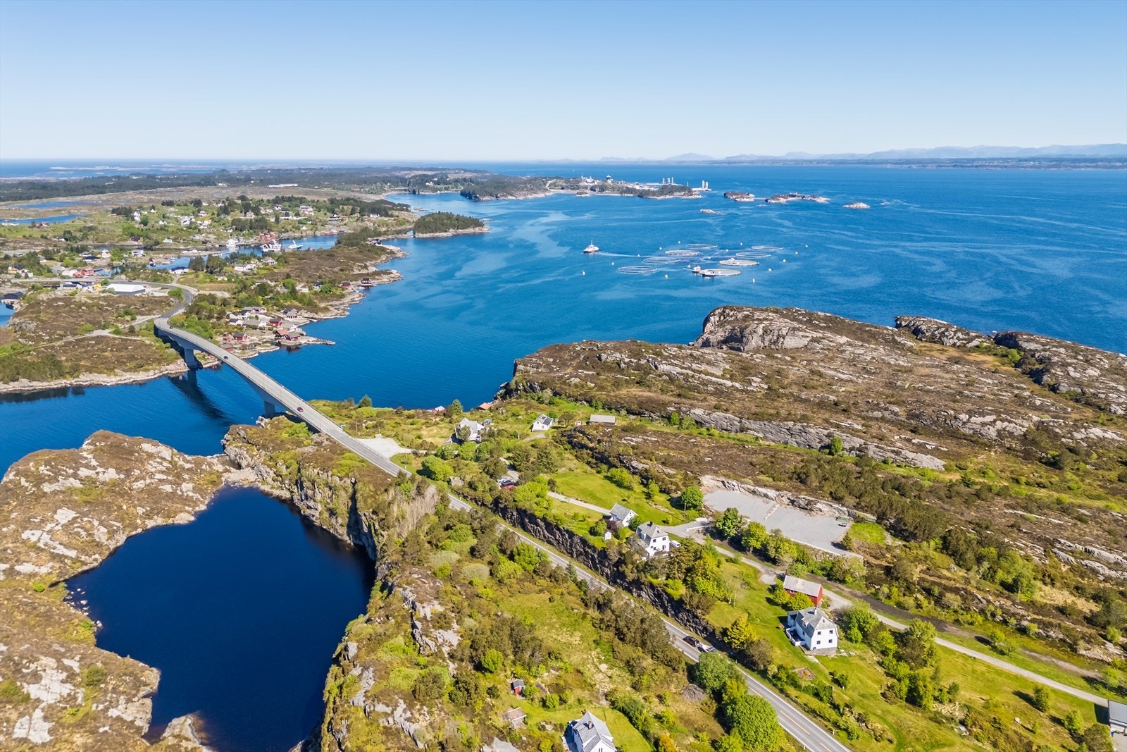 Øygarden har en fantastisk skjærgård med et hav av øyer, skjær og gode fiske- og badeplasser. Galleribilde