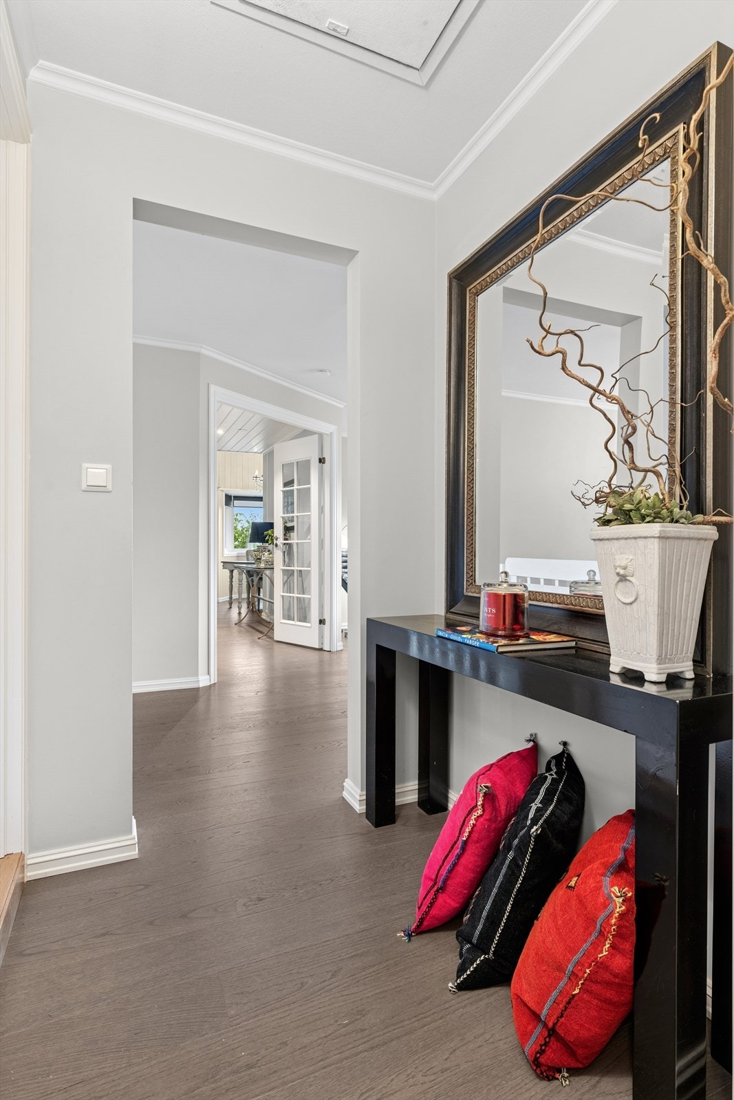 Gang inn til badet og soverommet i 1. etasje. Galleribilde