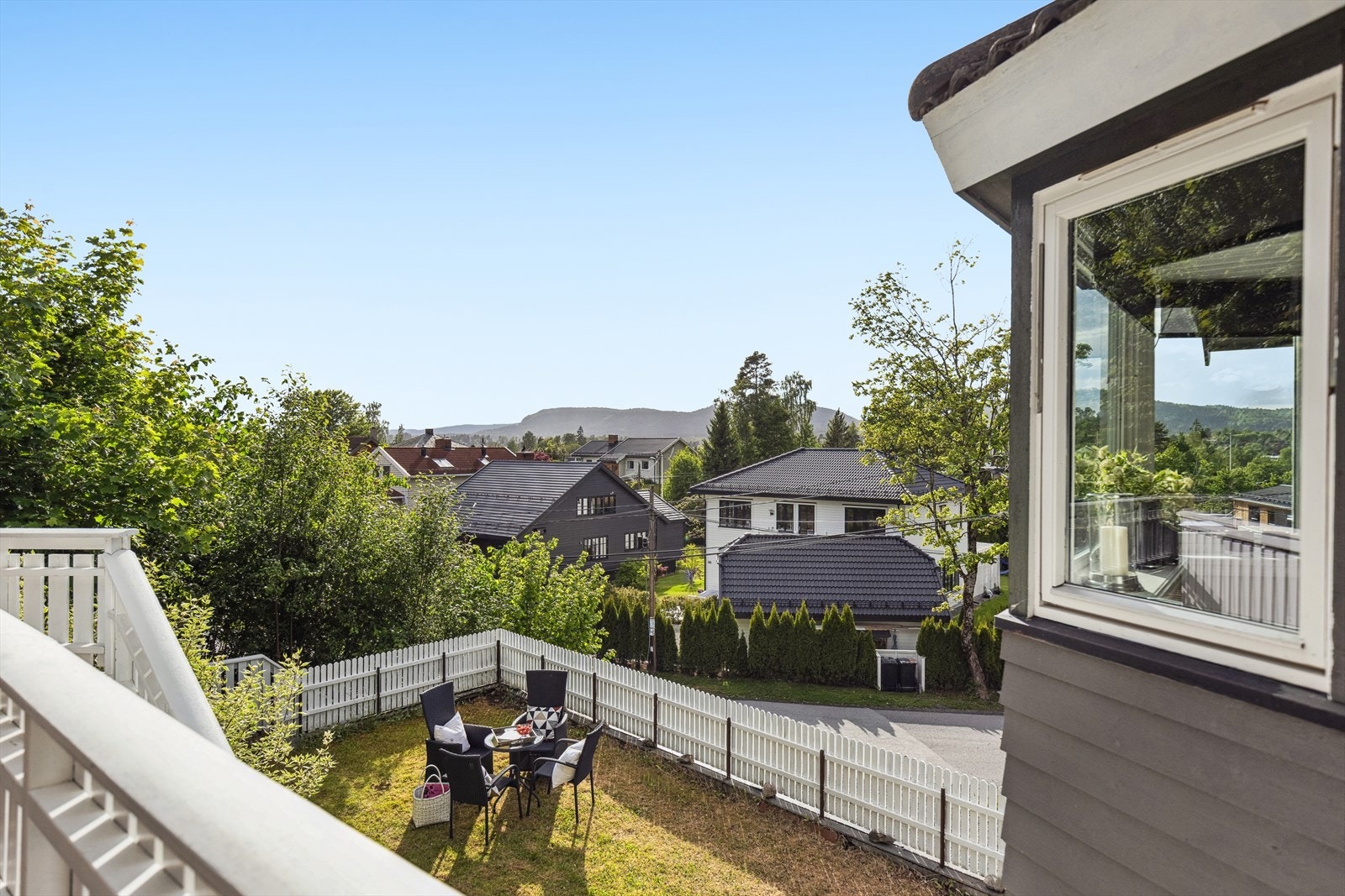 Trapp ned til hagen. Galleribilde