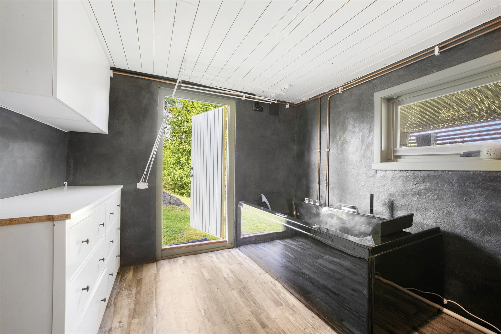 Vaskerom som er innredet med badekar, etc. Galleribilde