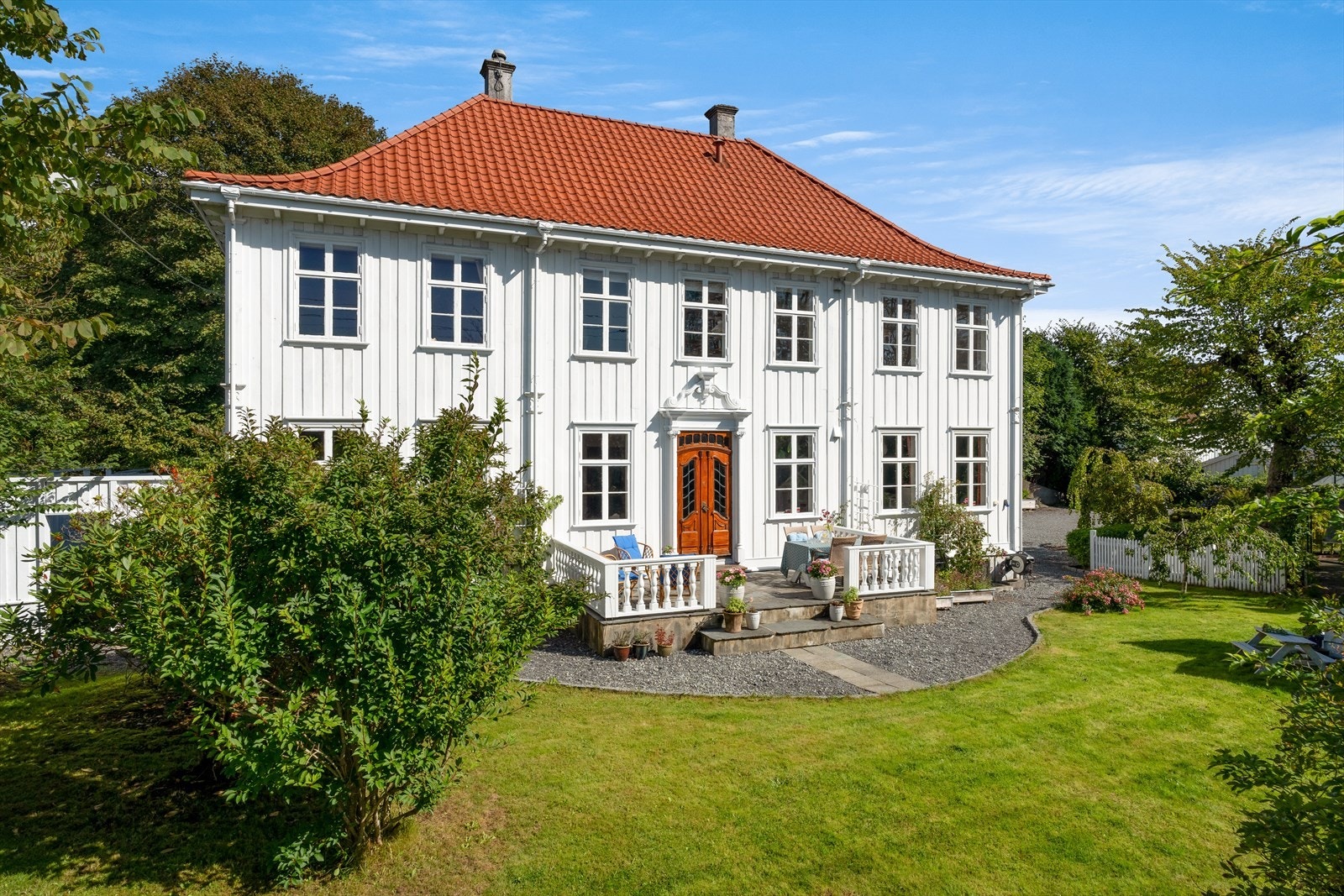 Fantastiske hage m/følelsen av å bo landlig med stor plass samtidig sentralt Galleribilde