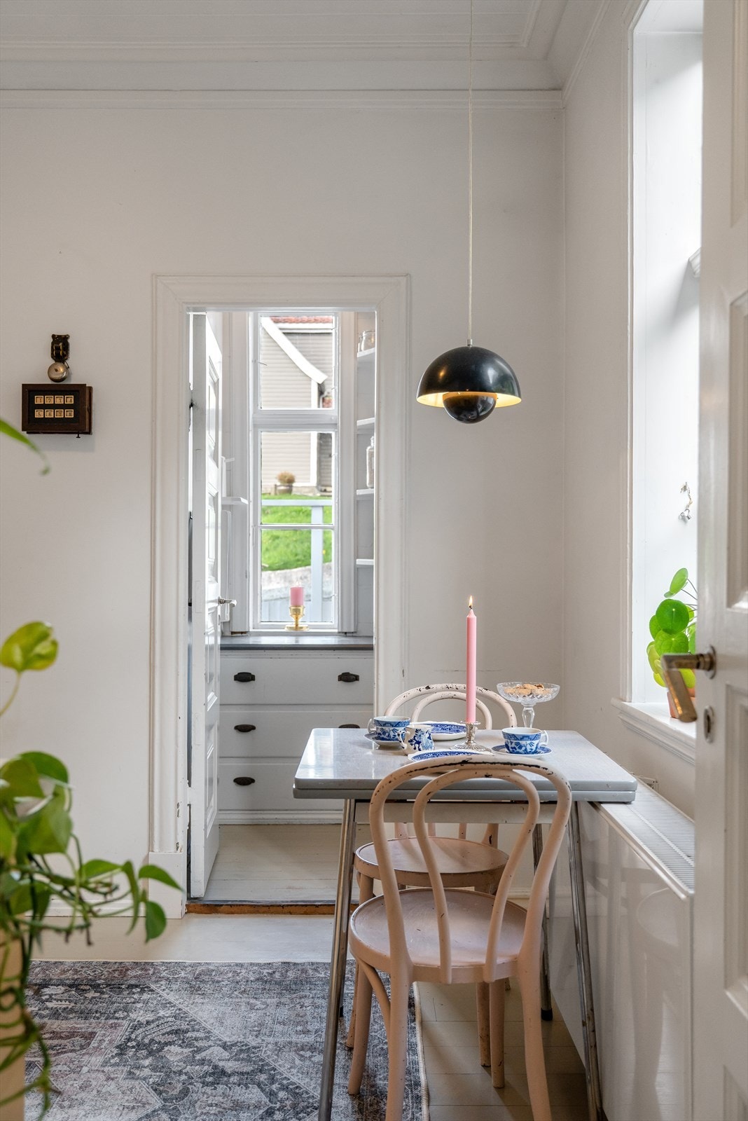 I tilhørighet til kjøkkenet har man et praktisk grovkjøkken Galleribilde