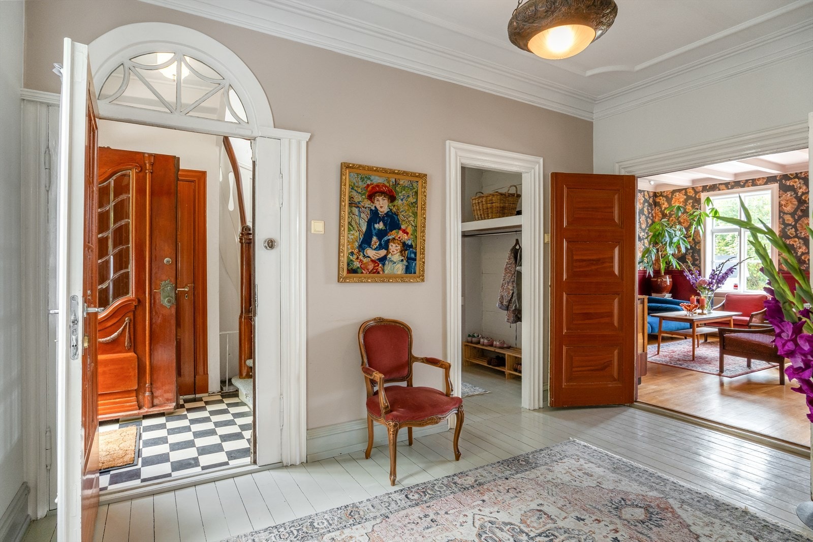 Eiendommen er de siste 20 årene oppgradert, samtidig som man har hatt fokus på å beholde stilen og sjelen på eiendommen Galleribilde