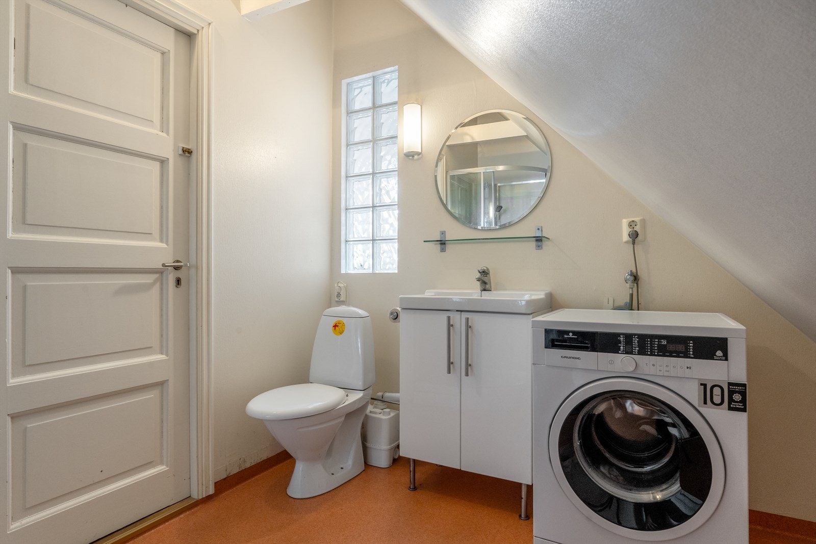 Loftsetasje (ikke godkjent) Galleribilde