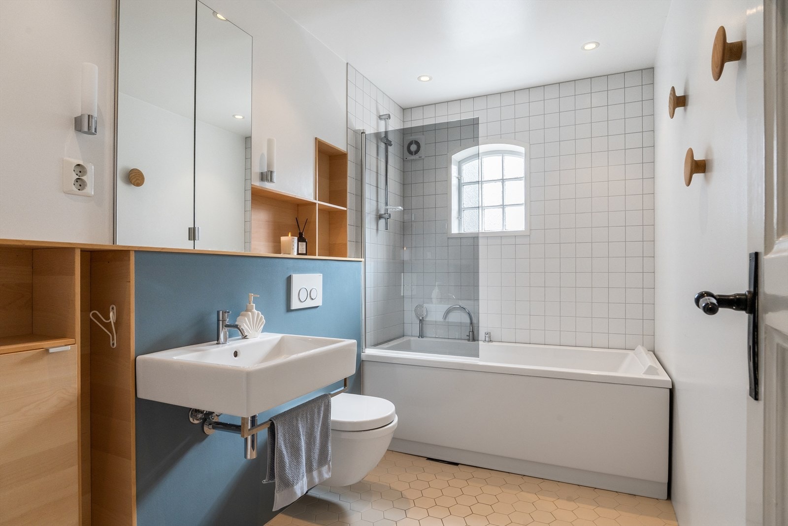 Bad andre etasje (2015) Galleribilde