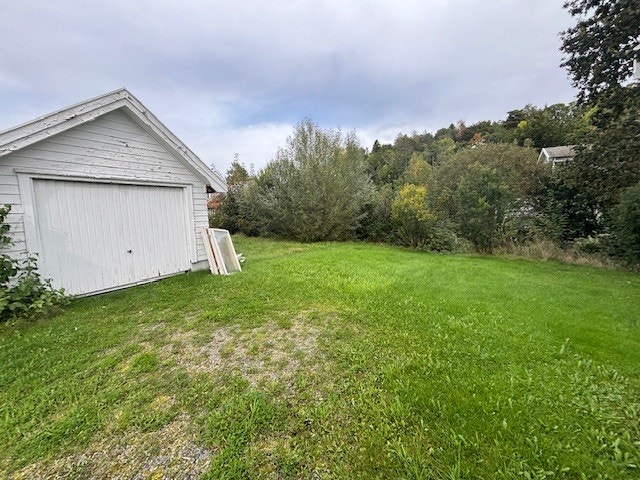 Garasjen må rives for tomten kan bebygges Galleribilde