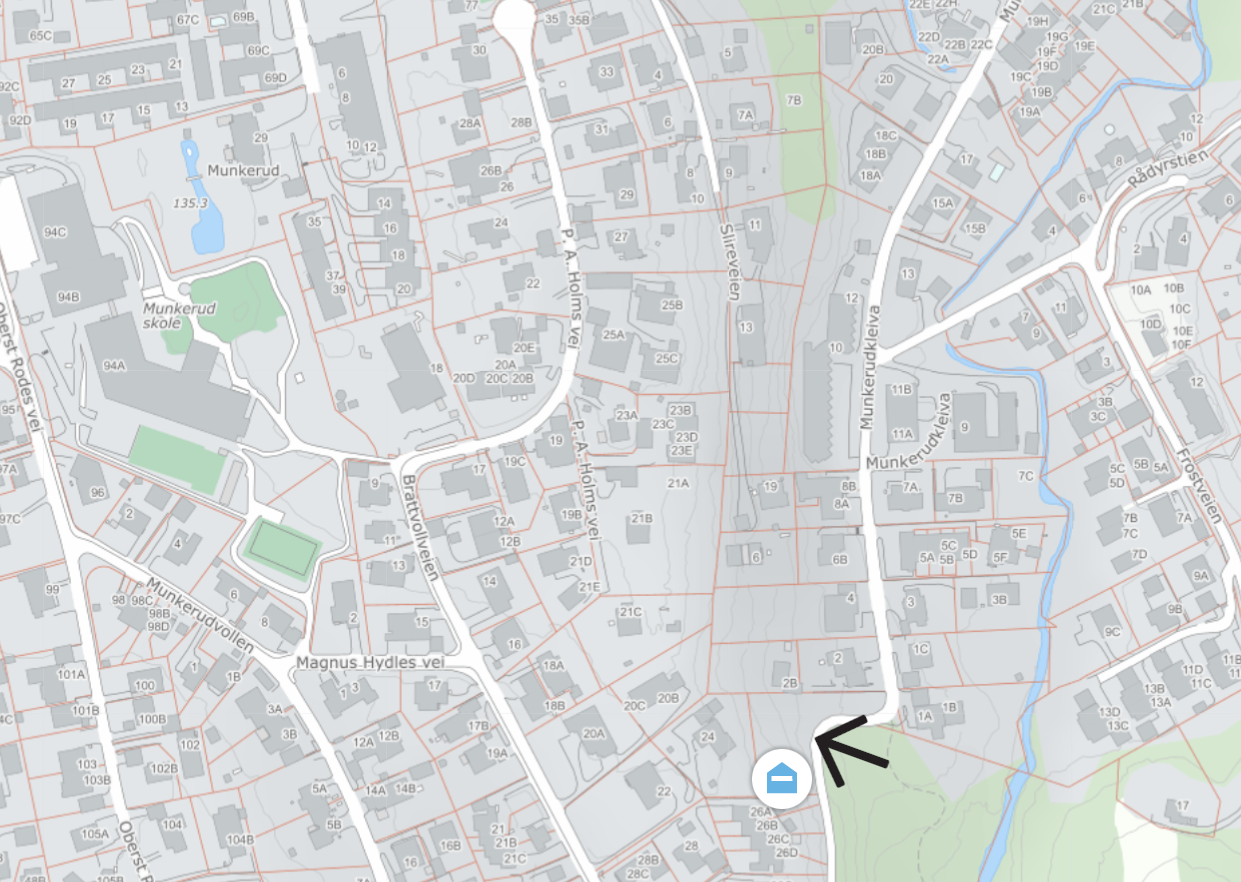 Tomten har en god beliggenhet med nærhet til skole, barnehage, idrettsanlegg, turområder m.m. Galleribilde