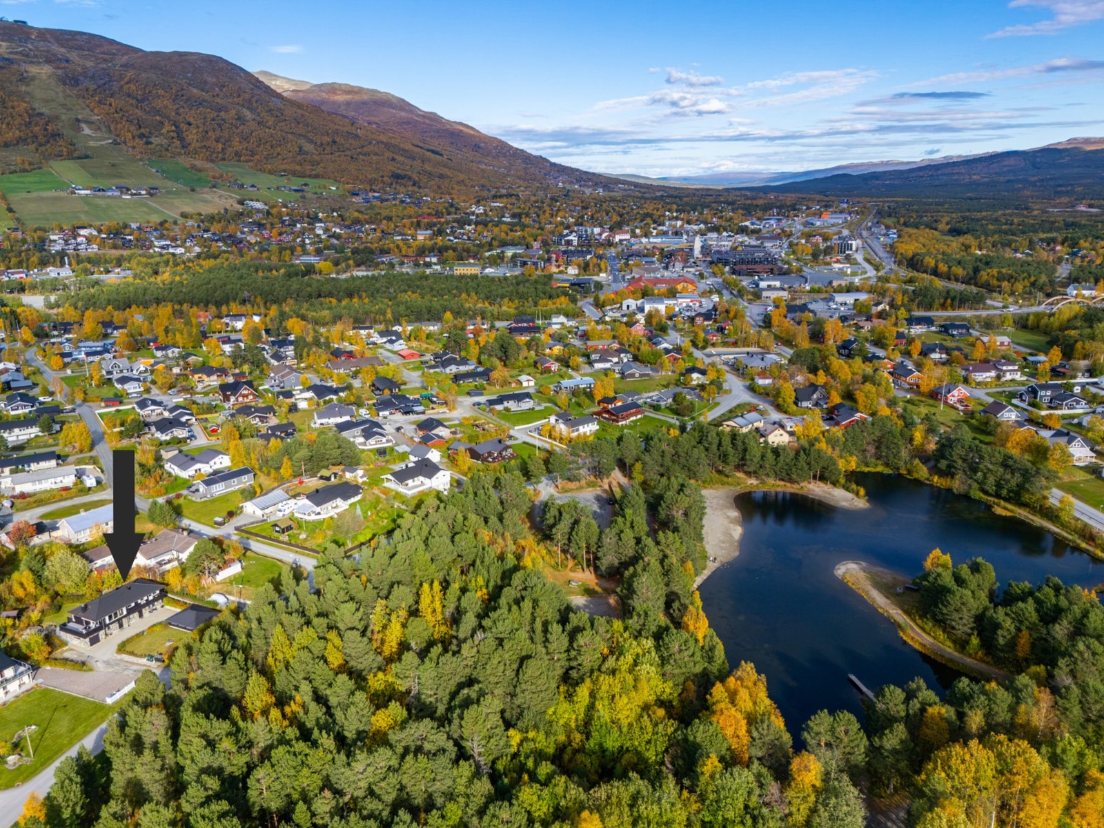 Attraktivt beliggende ved Kullsjøen sør i Oppdal sentrum Galleribilde