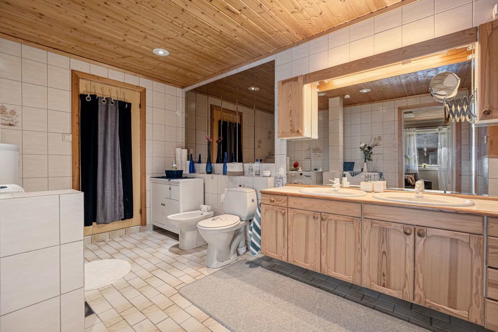 Utleiedel - Romslig bad med varme i gulv Galleribilde