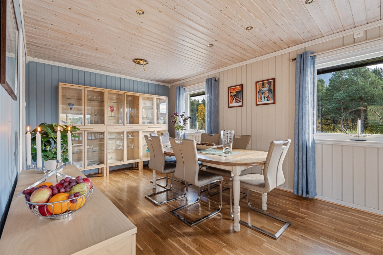 Romslig spisestue Galleribilde