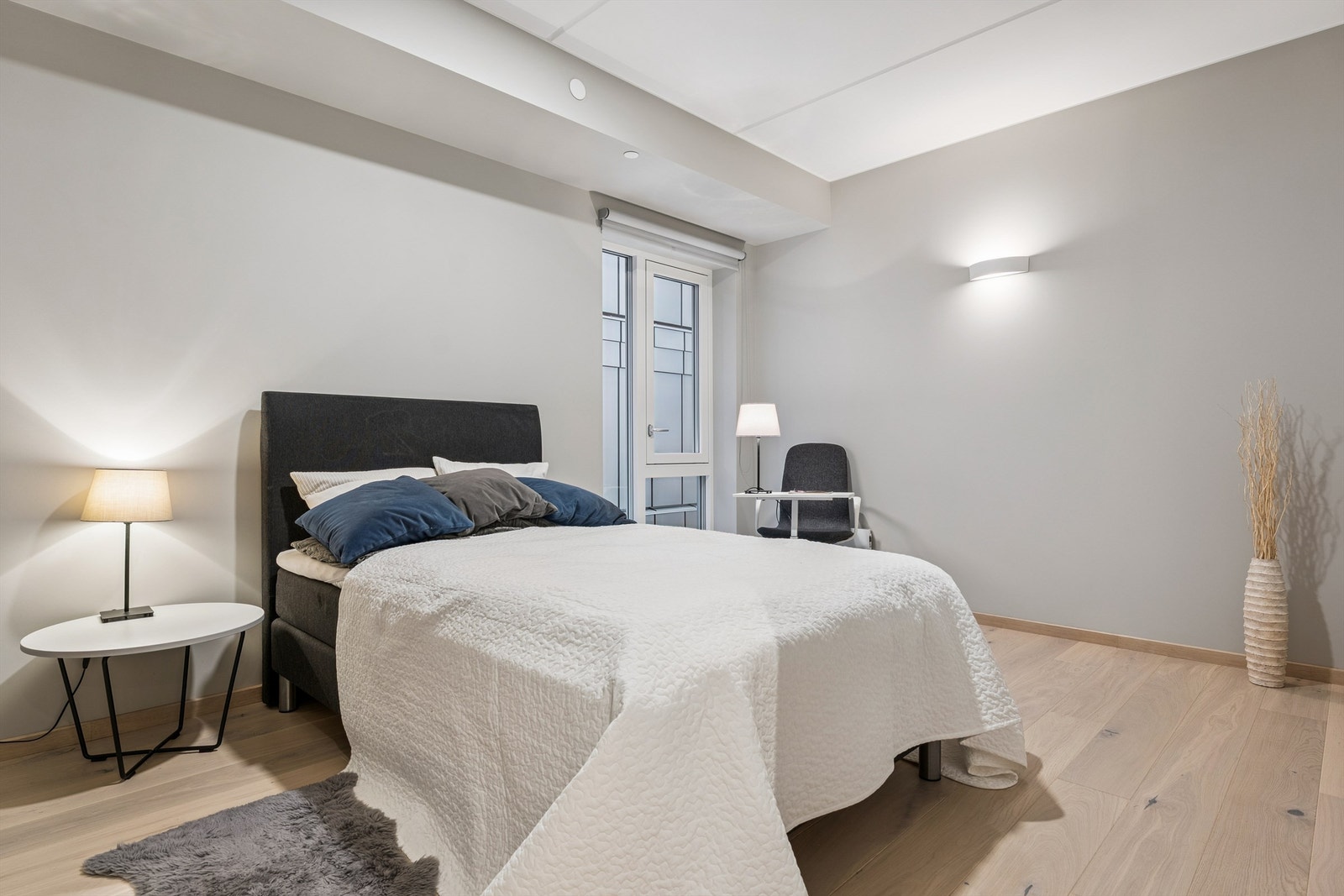 Hovedsoverommet har god plass til dobbeltseng og tilhørende møblement. Galleribilde