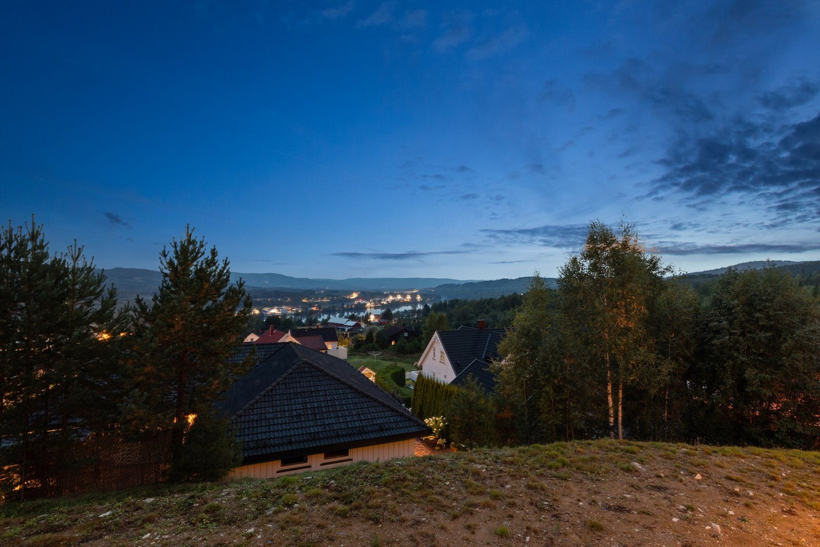 Kveldsstemning fra verandaen. Galleribilde