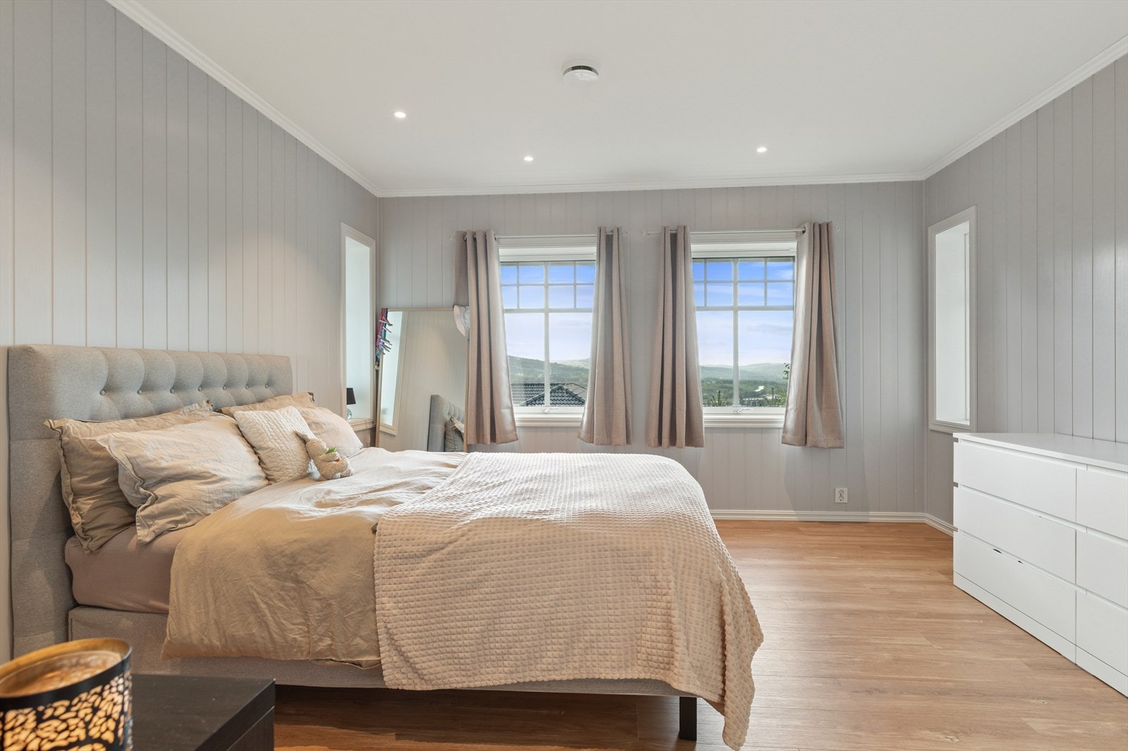 Det er fire soverom i underetasjen. Galleribilde