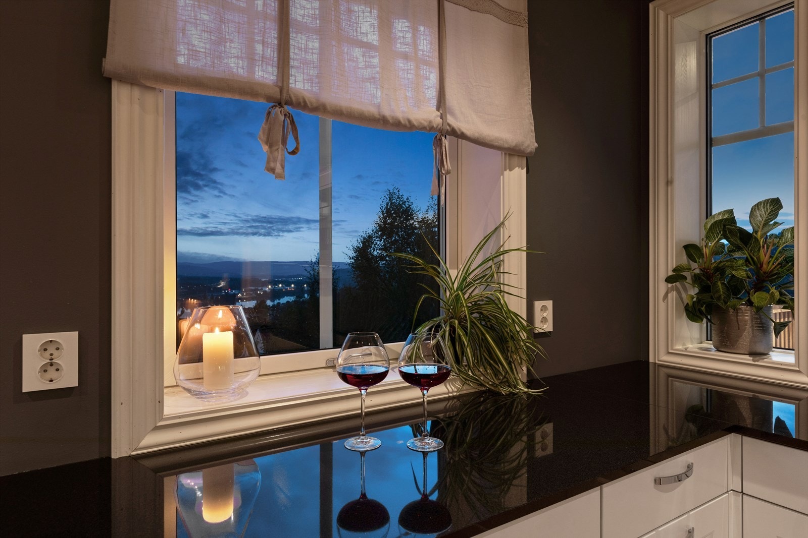 Kveldsstemning på kjøkkenet. Galleribilde