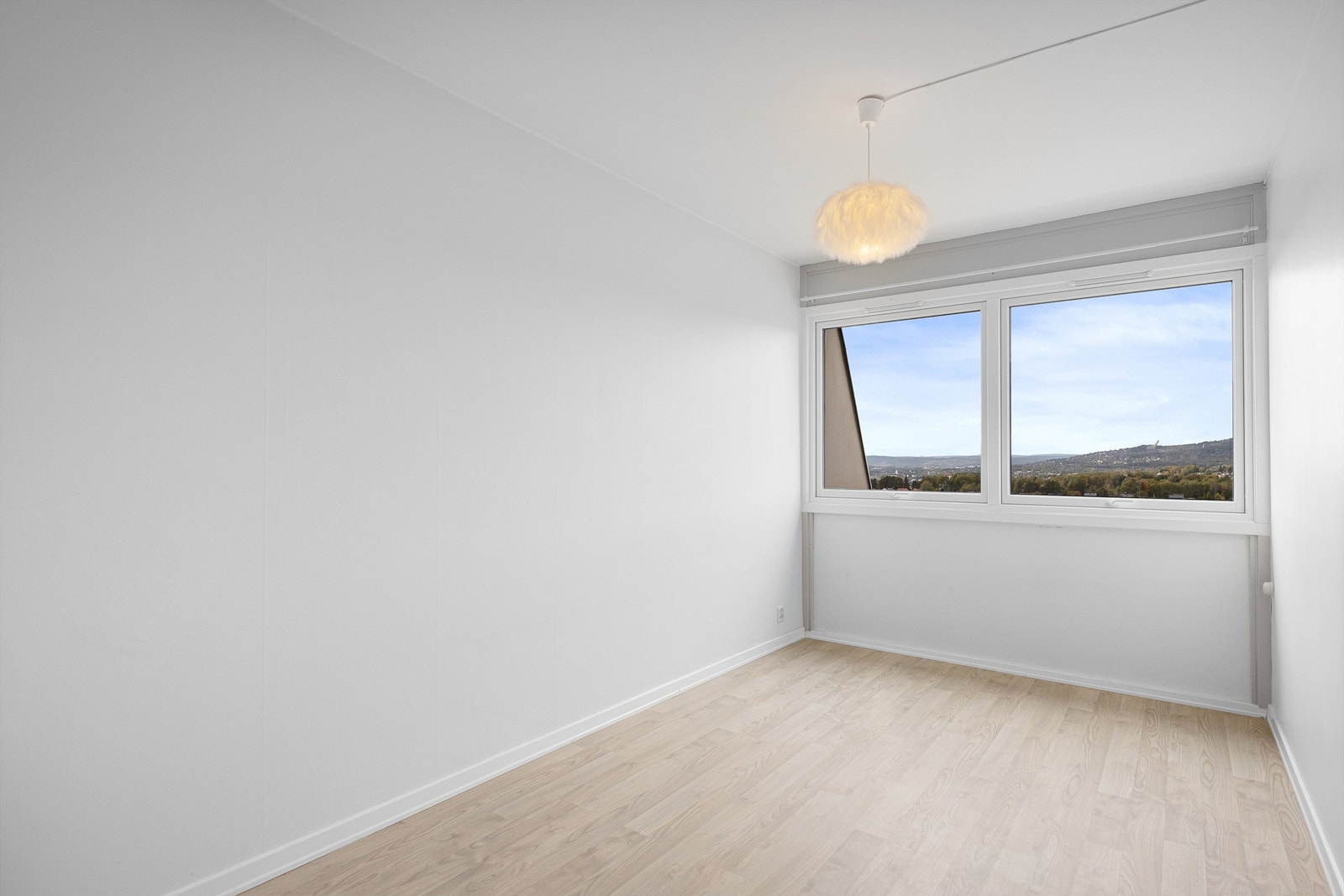 Soverom 2 har også vinduer fra 2015 Galleribilde