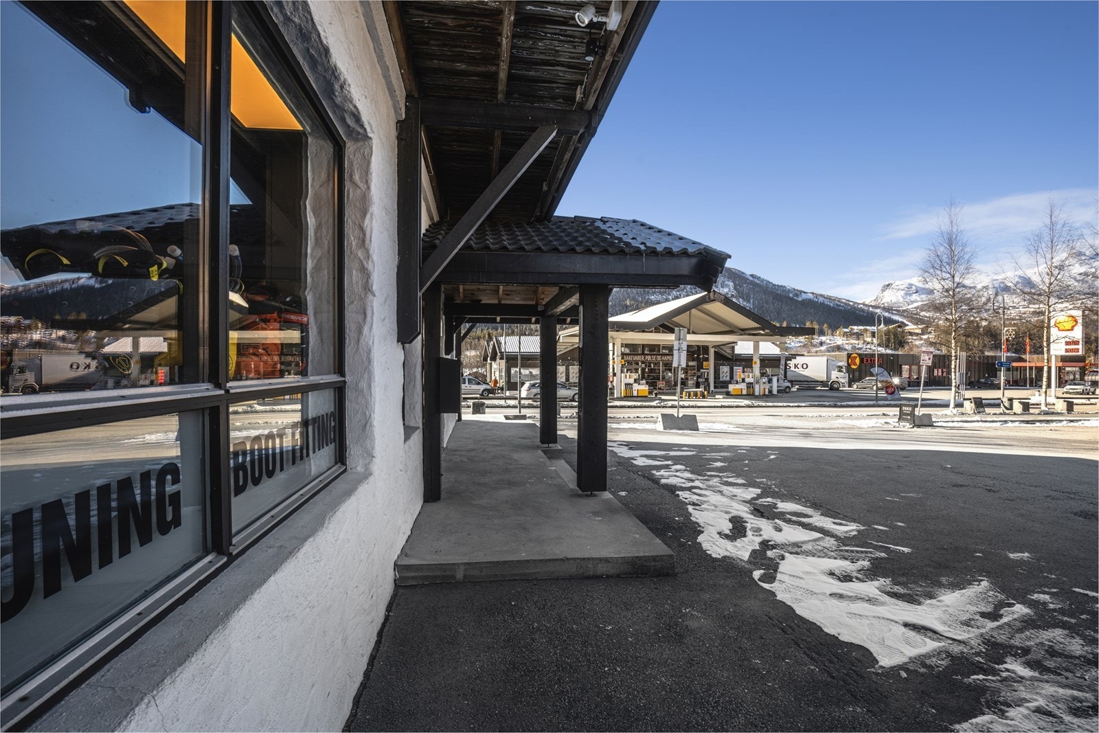 Medfølgende parkeringsrett til parkeringsplass ved siden av seksjonen Galleribilde