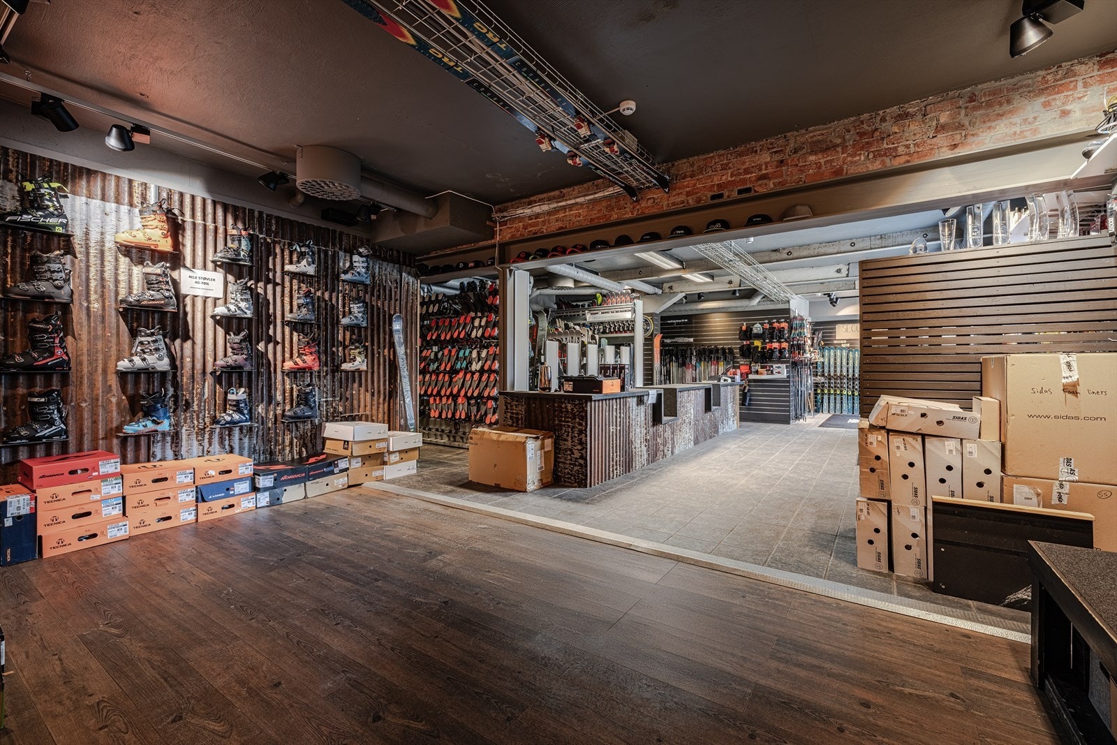 En del av seksjonen benyttes i dag av Tunet sport for skituning/ hardvaresalg av sportsutstyr. Galleribilde