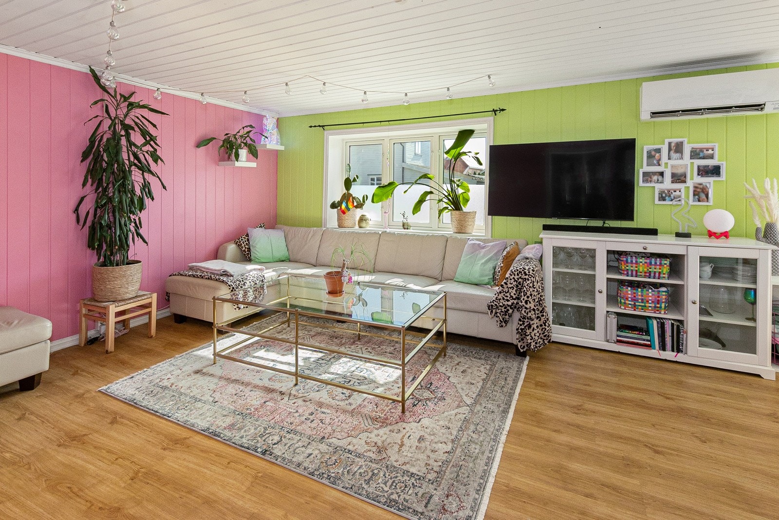 I stuen er det installert varmepumpe. Galleribilde