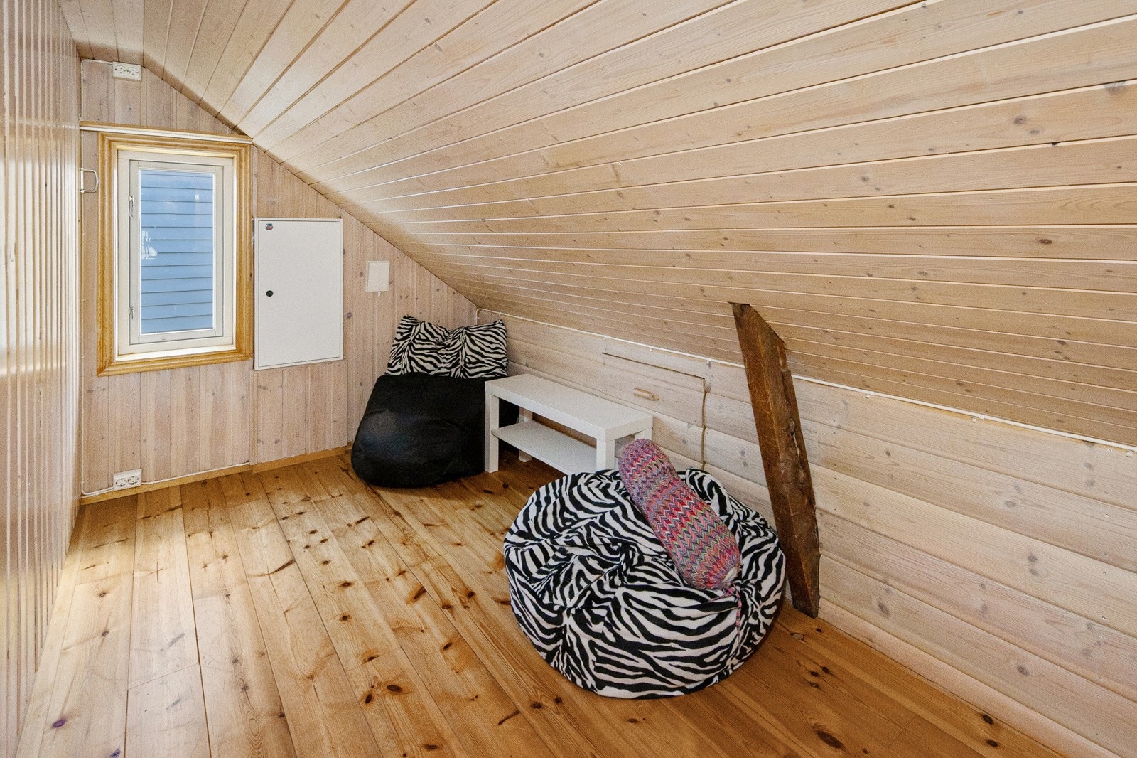 Innredet rom 2. Megler gjør oppmerksom på at rommet ikke er godkjent hos kommunen. Galleribilde