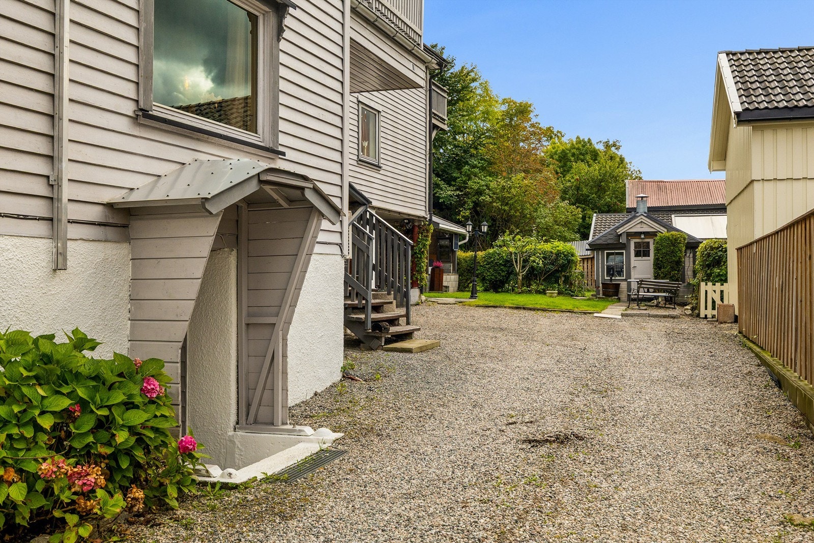 Inngangsparti for kjelleren. Galleribilde