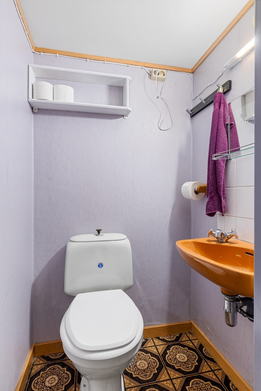 Wc i kjeller. Galleribilde