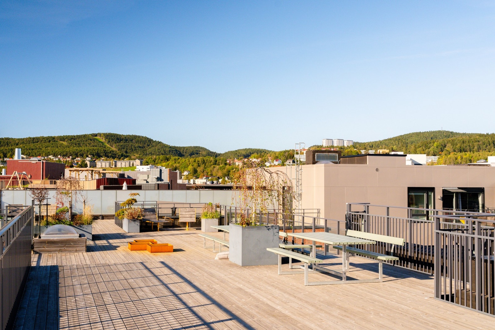 Til glede for beboerne er det også en fantastisk takterrasse med sol hele dagen og utsikt over hele byen. Galleribilde