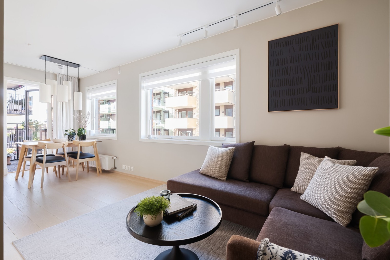 Det er også plass til spisebordsgruppe hvor man kan samle venner og familie til hyggelige lag! Galleribilde