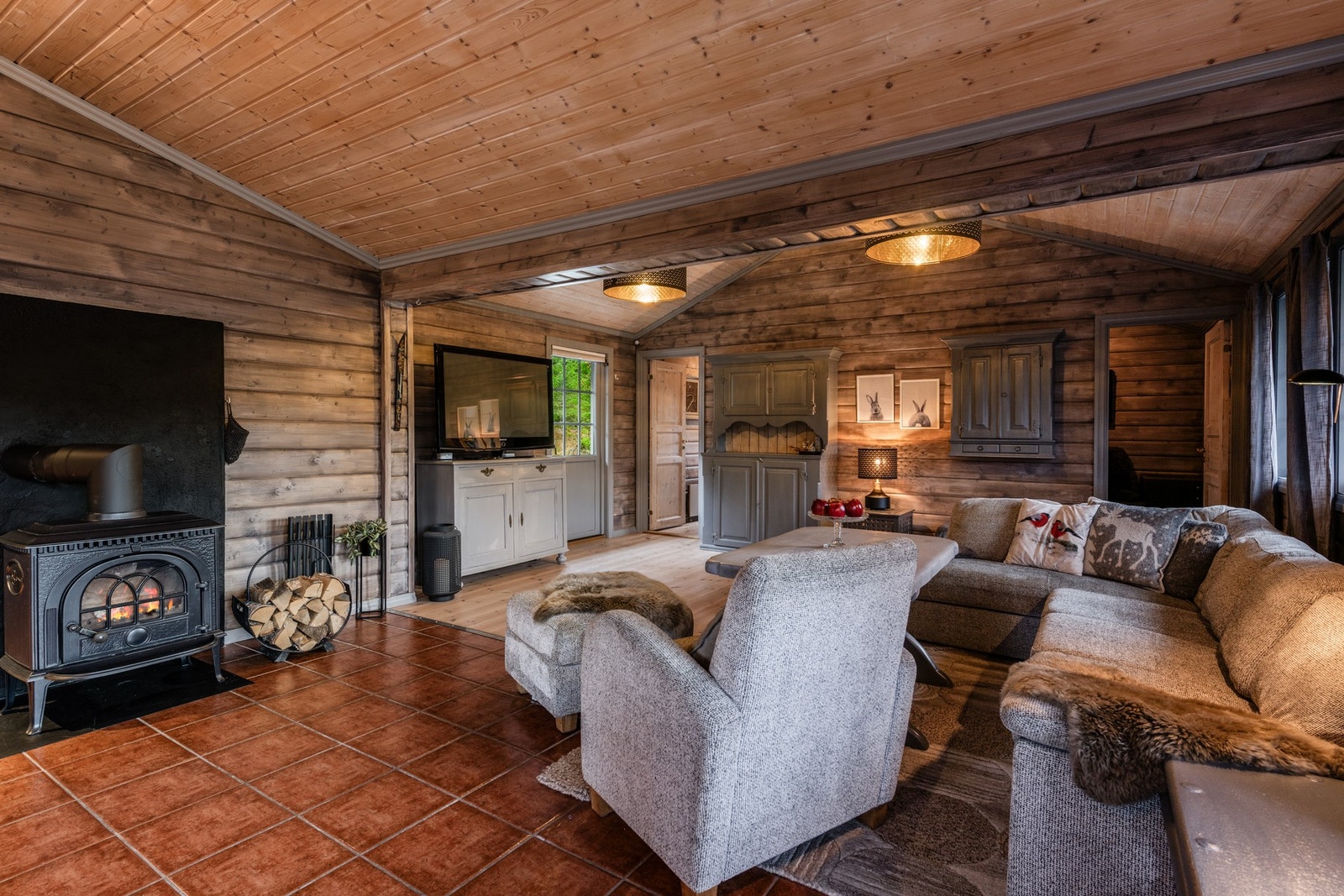 Stuen er romslig, med en behagelig atmosfære Galleribilde