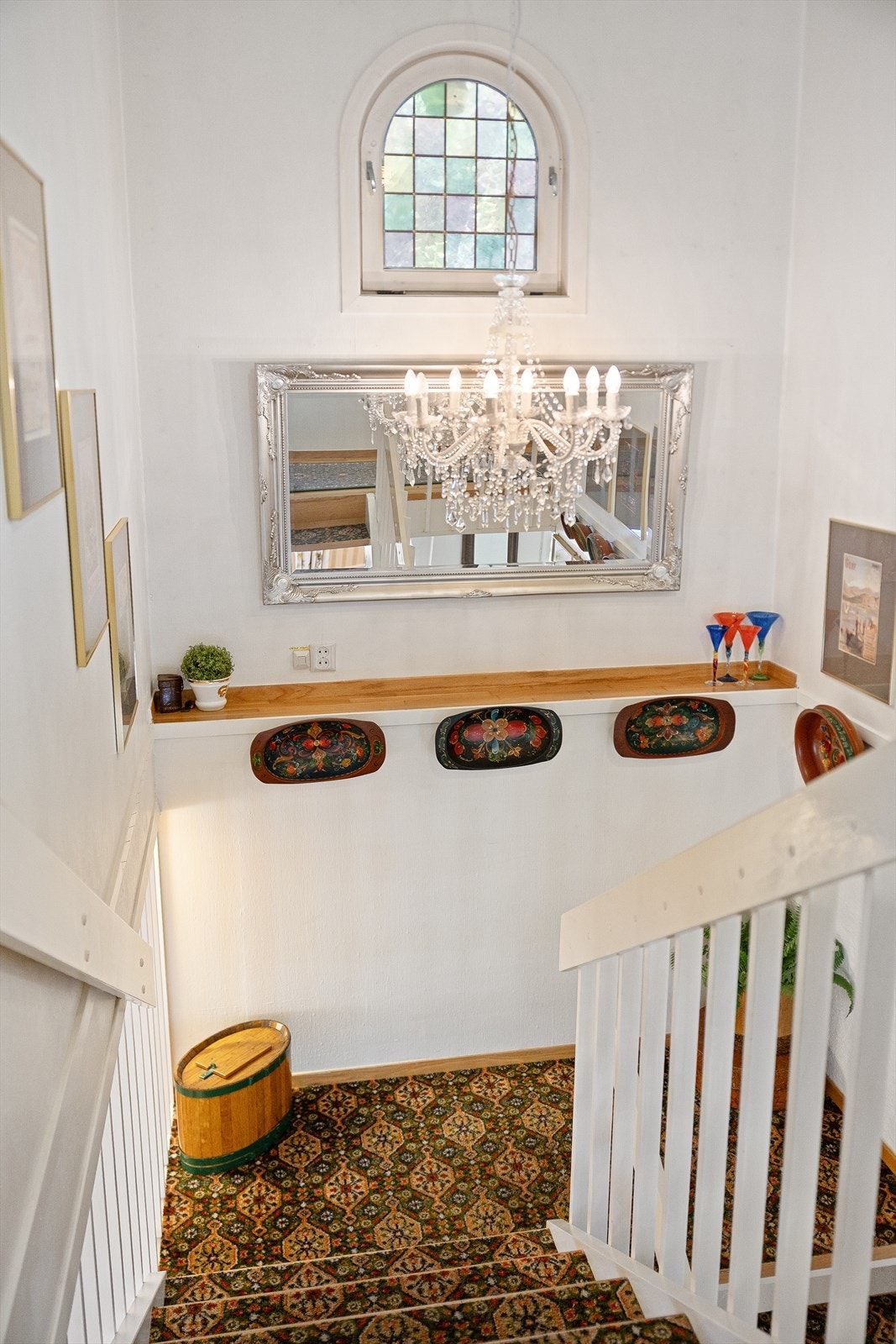 Trapp mellom underetasje/overetasje Galleribilde