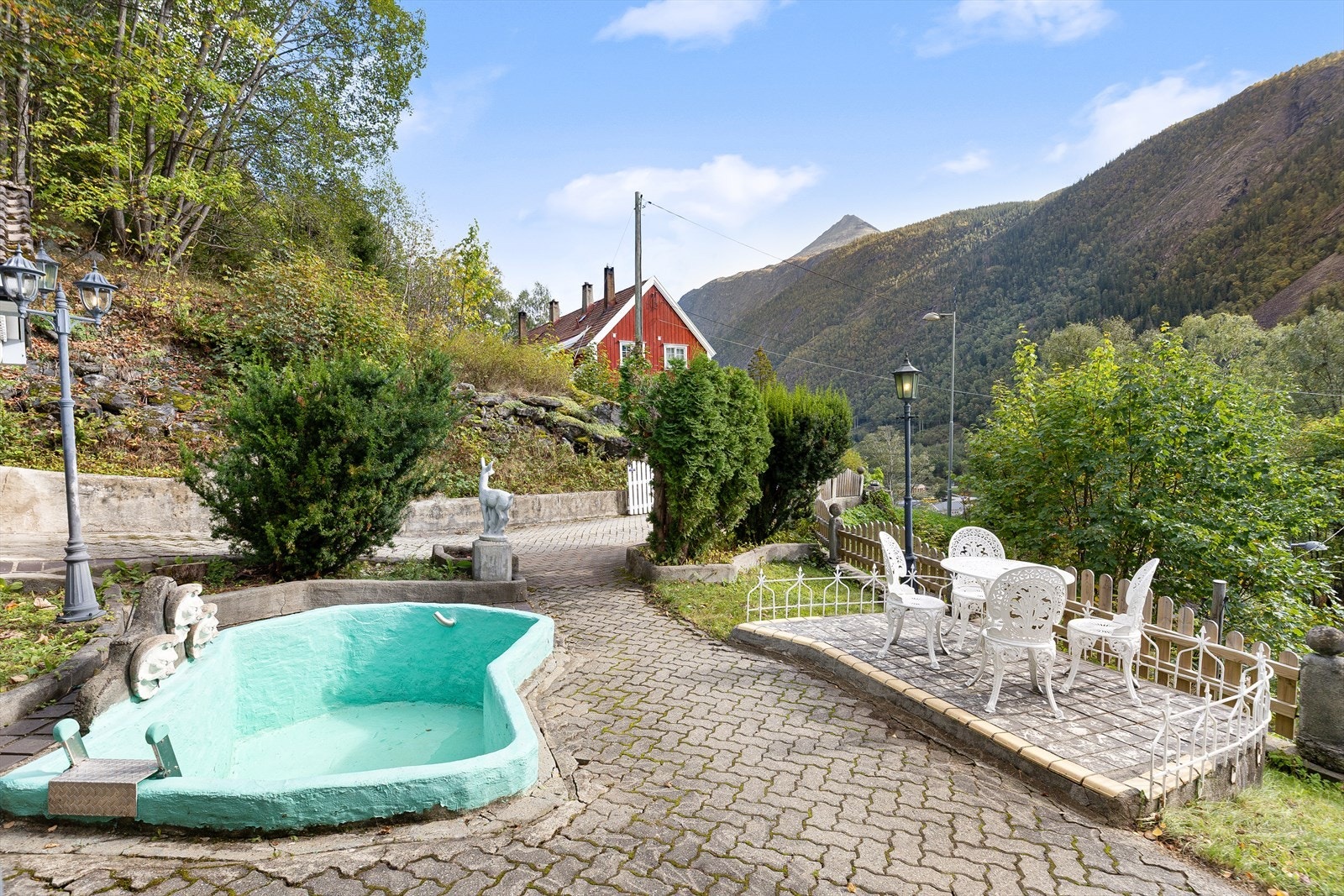 Eiendommen har mange pene detaljer både utvendig og innvendig Galleribilde