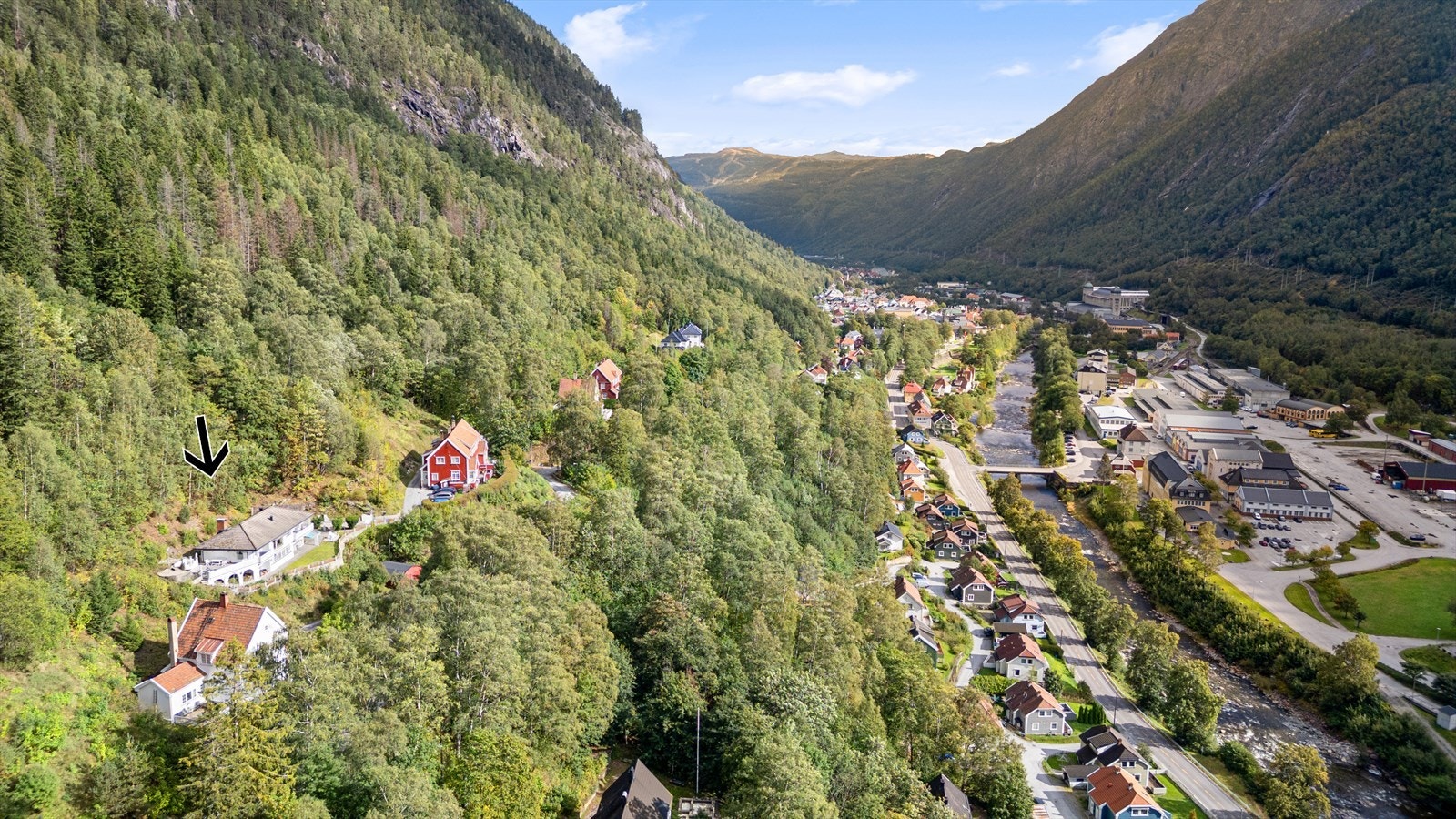 Dronebilde med utsikt østover Galleribilde