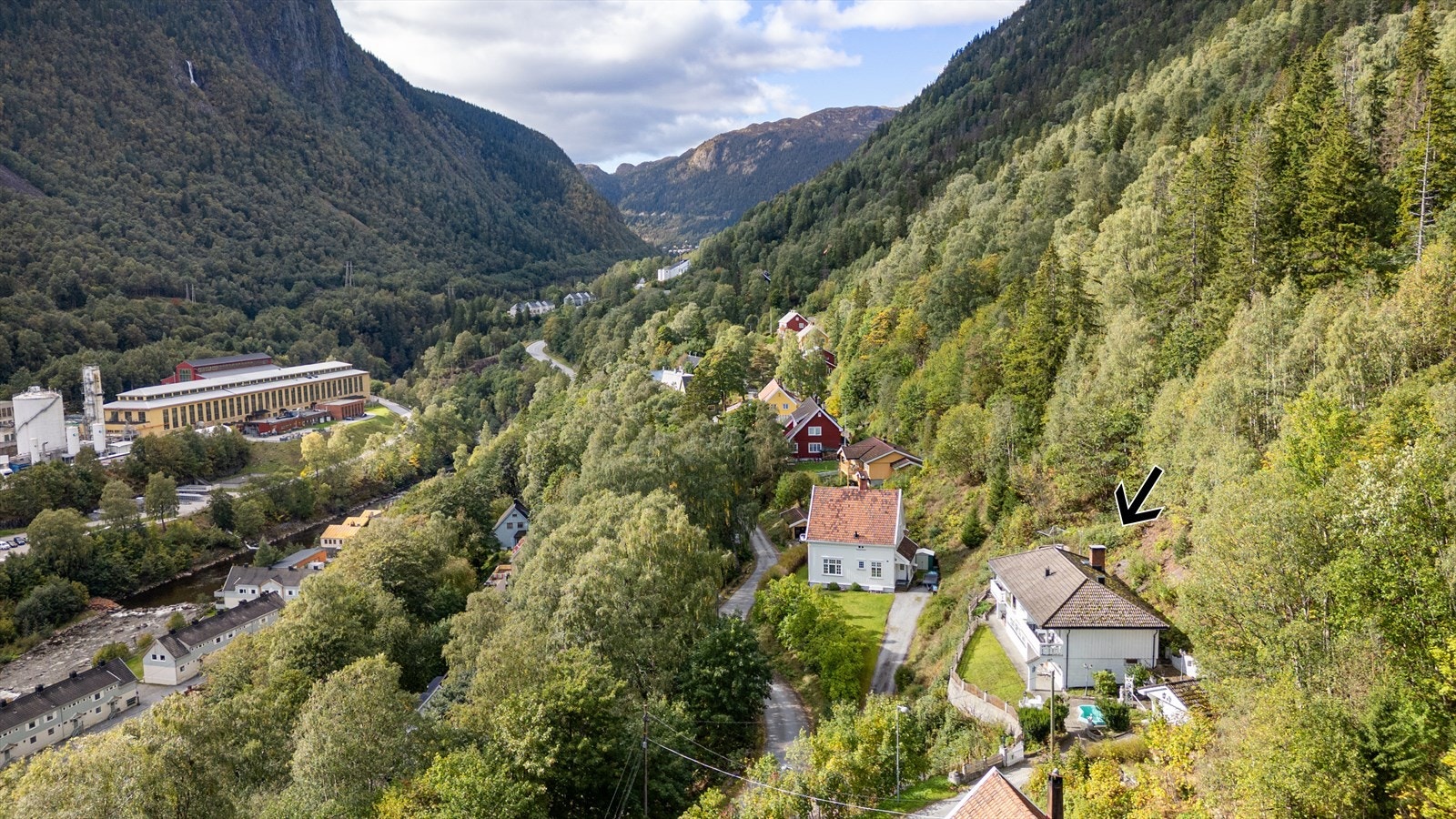 Dronebilde med utsikt vestover Galleribilde
