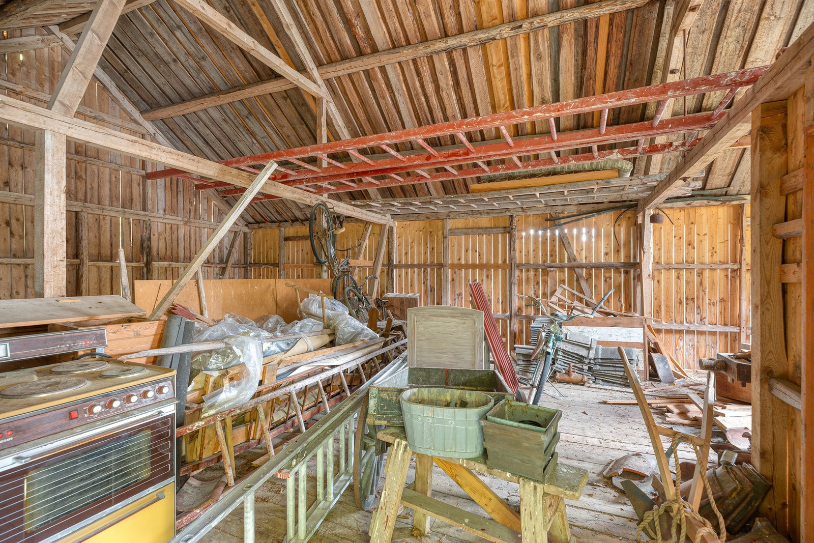 åven gir mange bruksmuligheter - enten du ønsker verksted, atelier, stall, lagerplass eller hobbyrom. Galleribilde