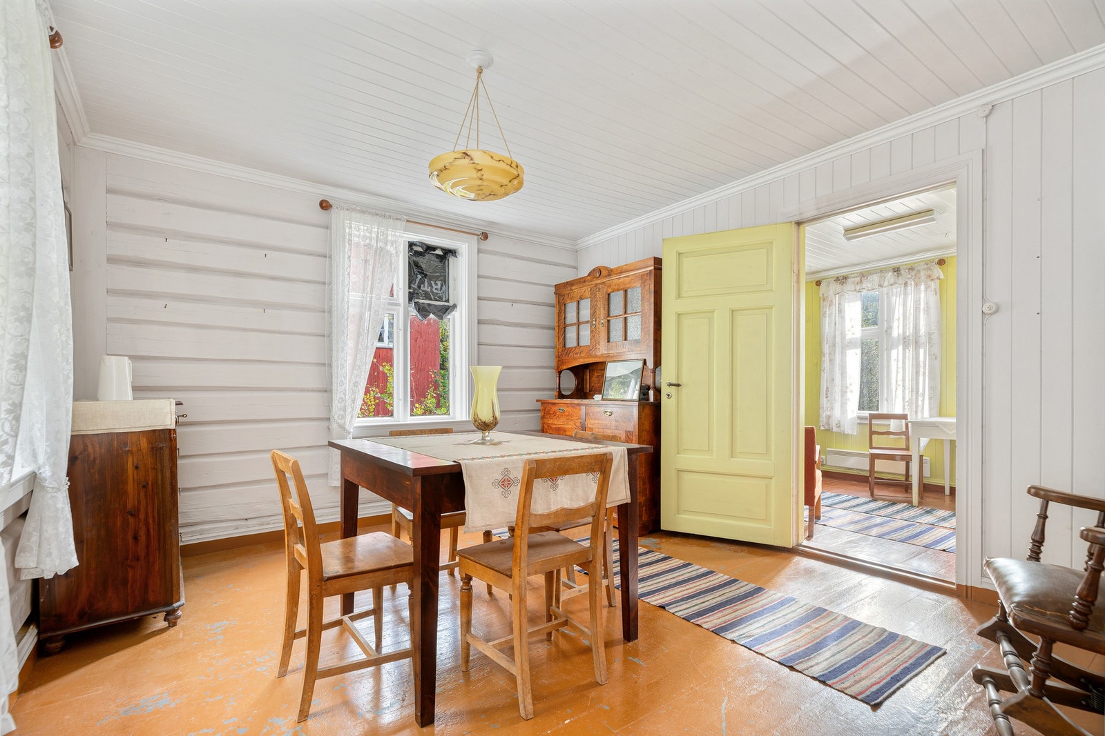 Hovedetasjen har to stuer. Galleribilde