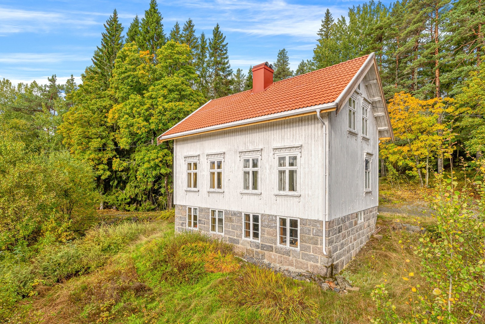 Våningshuset ble bygget i 1904, og har renoveringsbehov. Galleribilde