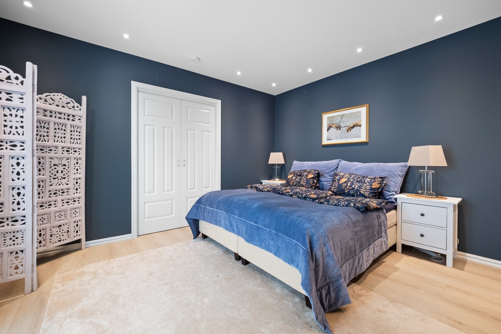 Et innbydende soverom som skapt for late morgener. Galleribilde