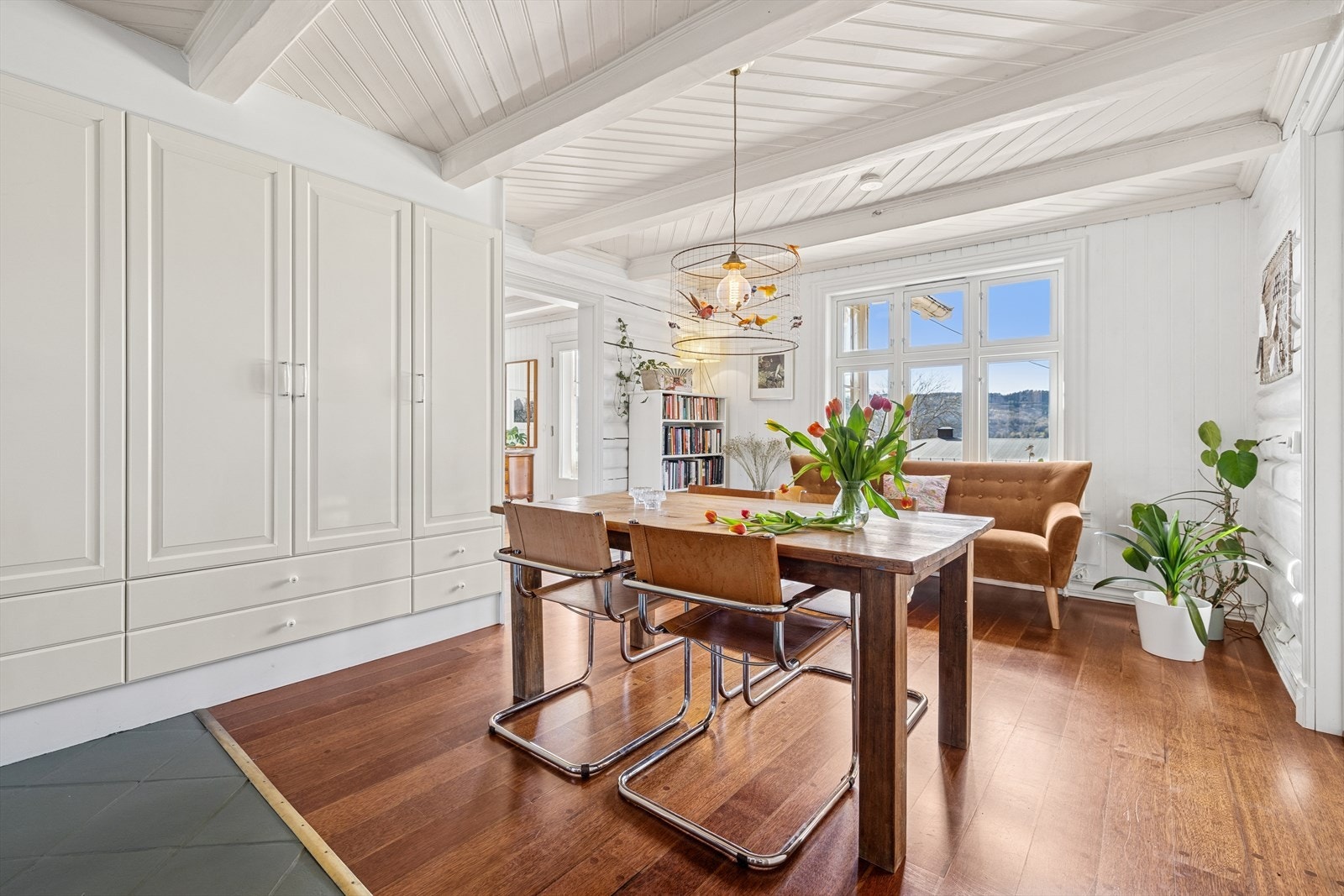 Godt med skap er montert i rommet! Galleribilde