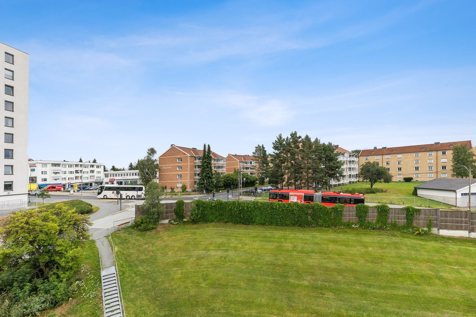 Attraktiv beliggenhet med enkel og rask tilgang til alle nødvendige fasiliteter. Galleribilde