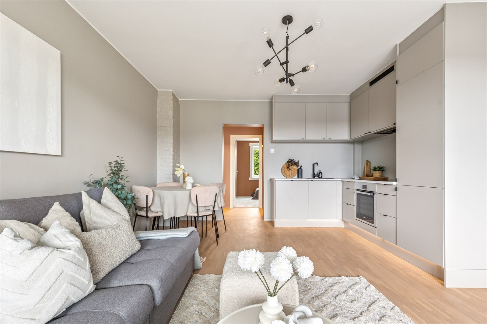 Oppussingen omfattet blant annet nytt kjøkken og modernisering av bad med nye fliser og ny innredning. Galleribilde