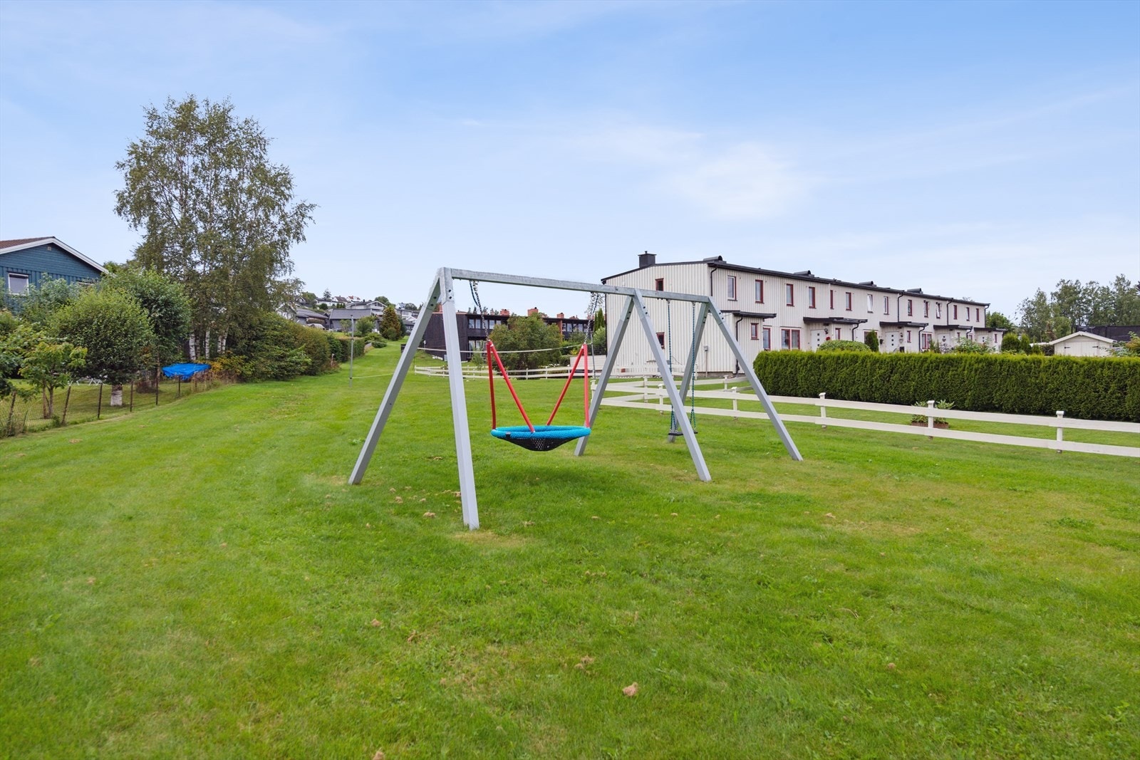 Store, fine fellesområder med lekemuligheter for barna. Galleribilde
