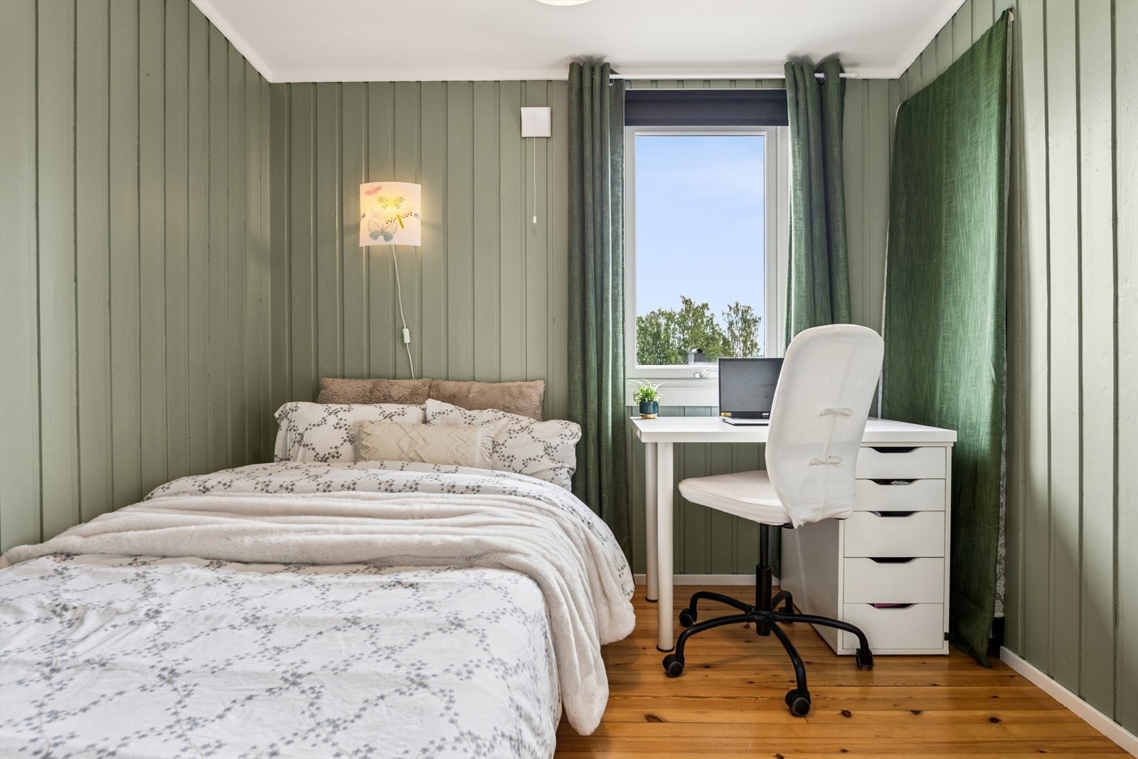 Rommene har plass til seng, tilpasset garderobeløsning og andre småmøbler. Galleribilde