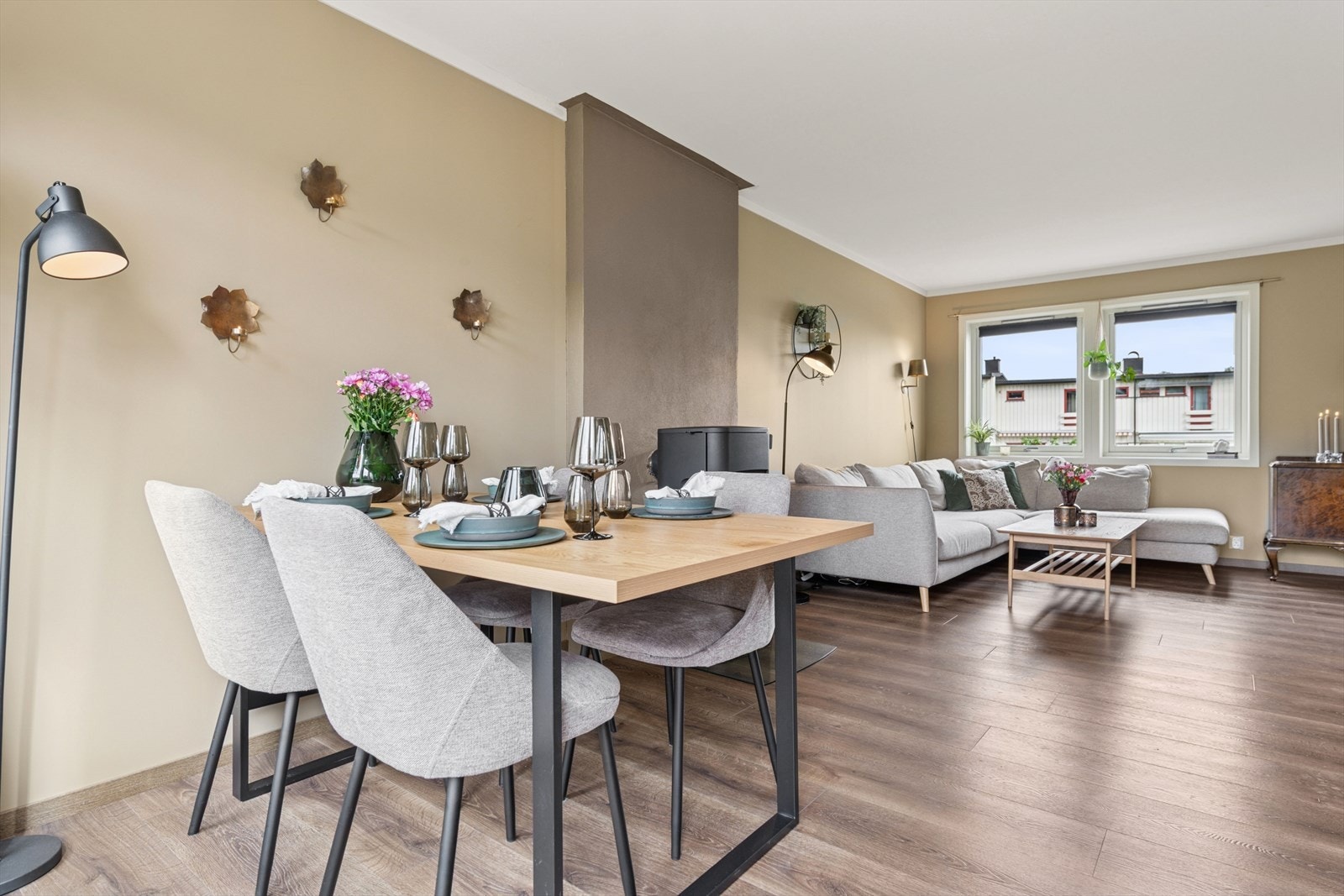 Svært innbydende enderekkehus, betydelig oppgradert i 2022. Galleribilde