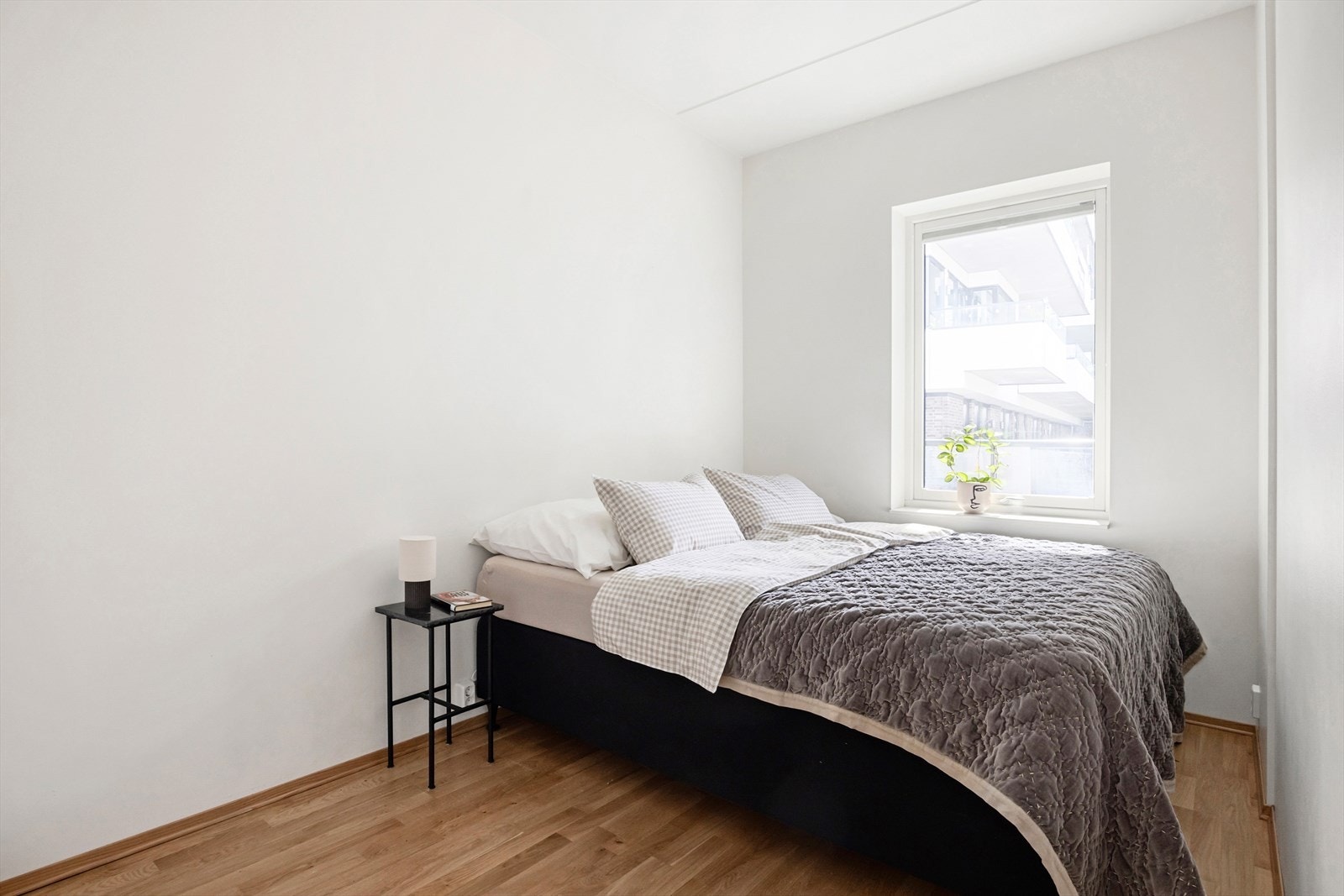 Det er tre romslige soverom, alle vendt mot rolige omgivelser Galleribilde