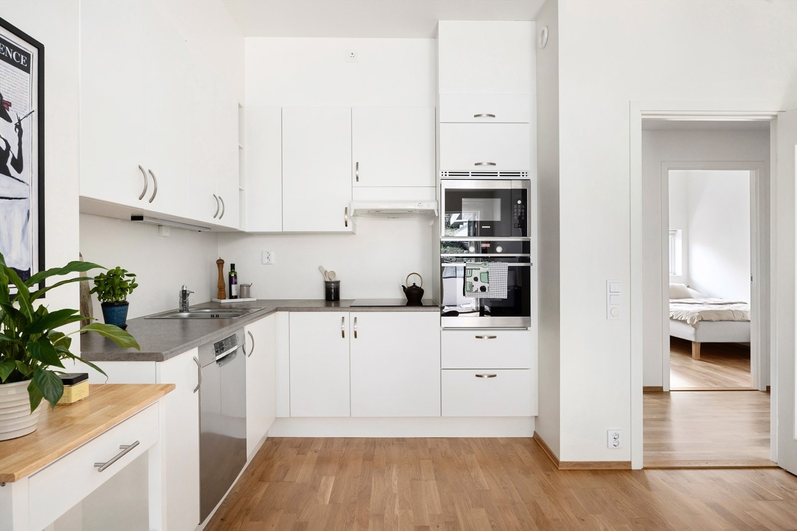 Lys og gjennomgående 4-roms med attraktiv beliggenhet i Kværnerbyen Galleribilde