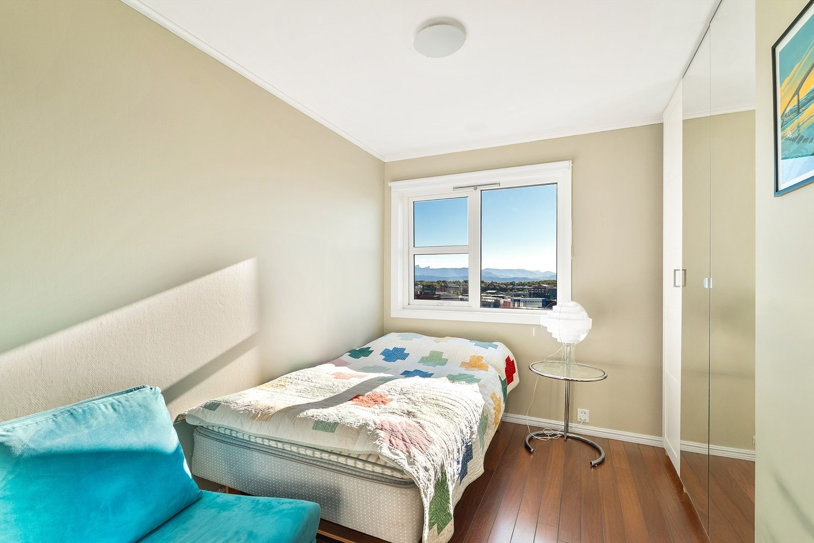 De to andre soverommene er også av god størrelse, dette rommet har også godt med lagringsmuligheter. Galleribilde