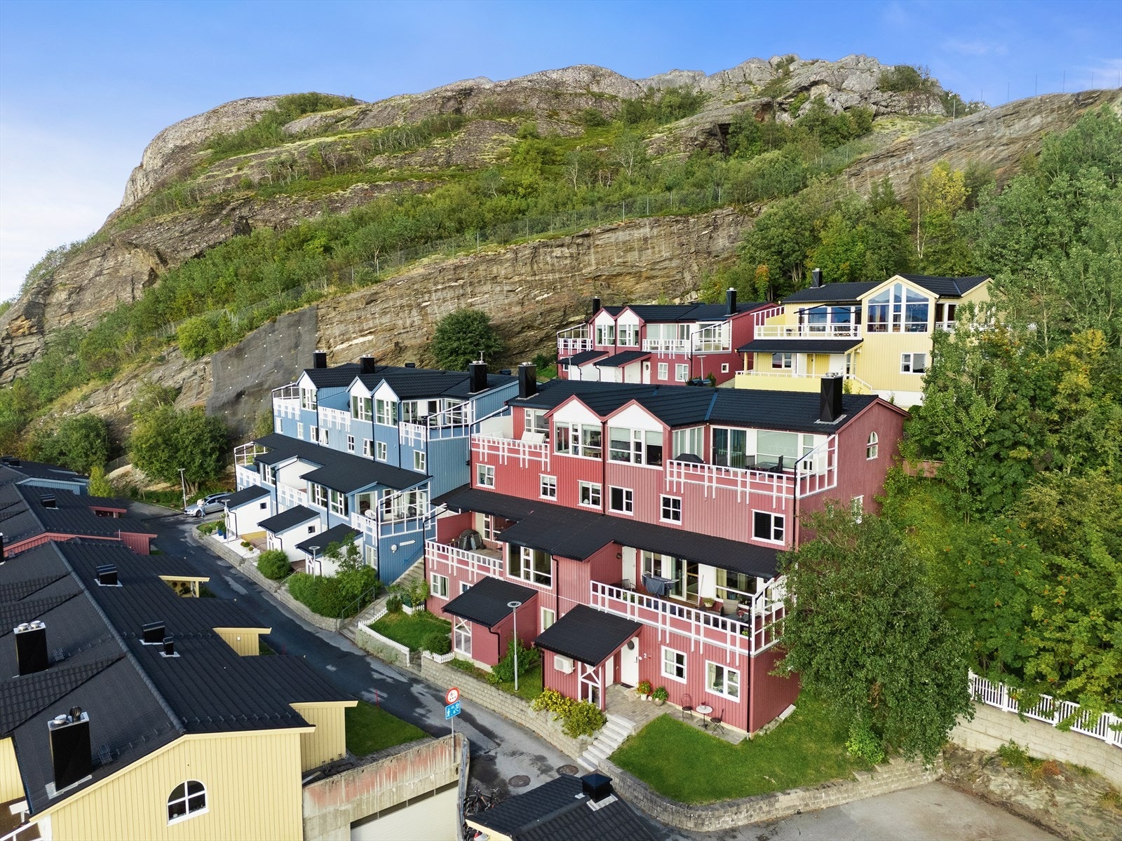 Utbygget som i dag består av spisestue ble oppført i ca. 2001. Galleribilde