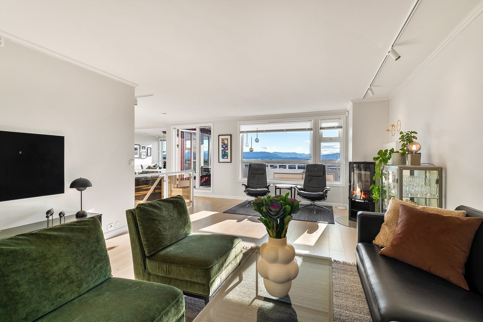 Kabel-TV og internett er inkludert i de månedlige felleskostnadene. Galleribilde